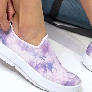 OOFOS Eezee Pink Tie Dye Slip on Loafer Sneaker Women's Size 6 NWT